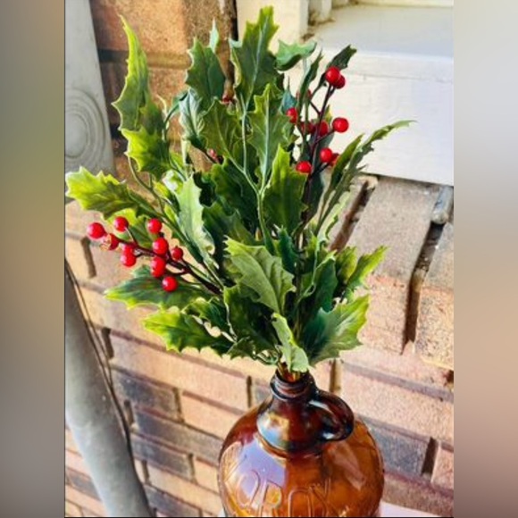 *Dazzling Holly Bush, 14” - Picture 3 of 9